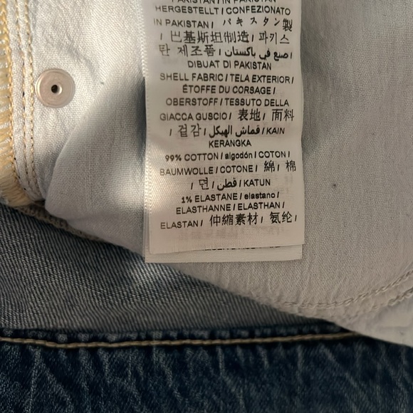 Guess cotton denim shorts . Size 31 - Picture 8 of 8